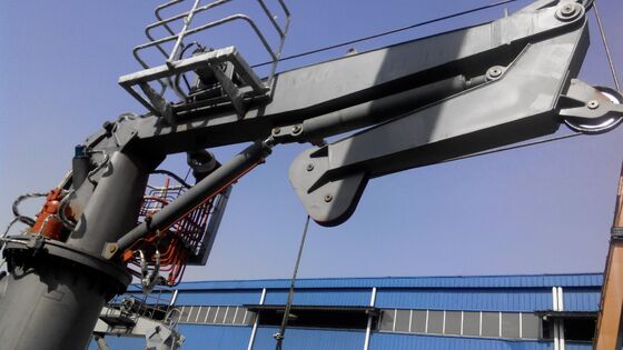 1–8T Pedestal Hydraulic Knuckle Boom Marine Deck Crane | Compact Slewing Crane